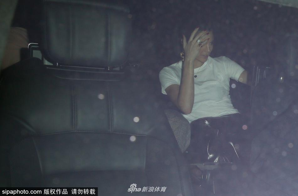 马上双20！萨拉赫：我们距离续约还很远 通过媒体说这些于事无补
