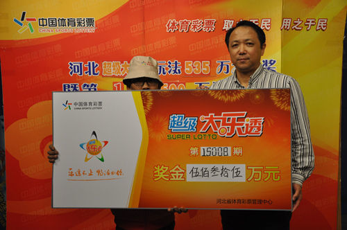 [流言板]很顽强！格兰姆斯快攻暴扣后干拔命中三分，独行侠追至19分